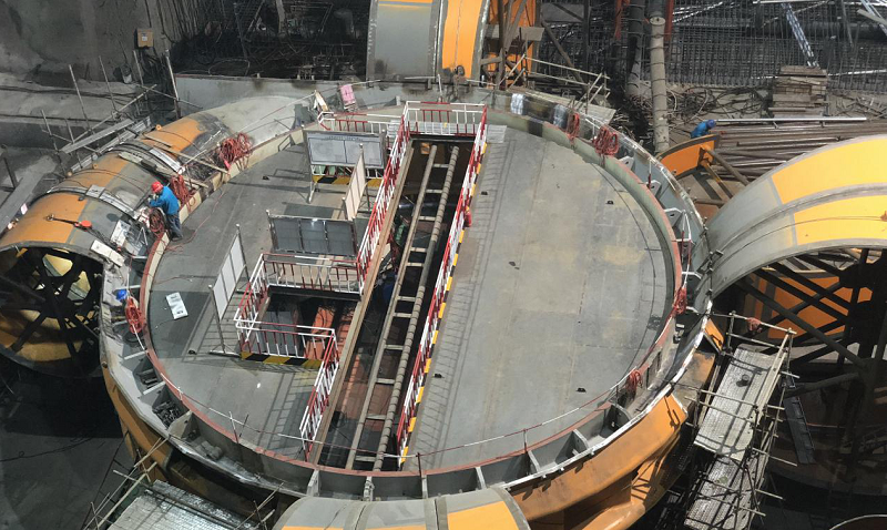 圖為位于白鶴灘左岸地下廠房內的水電機組座環。國務院國資委網站 張曉哲 攝