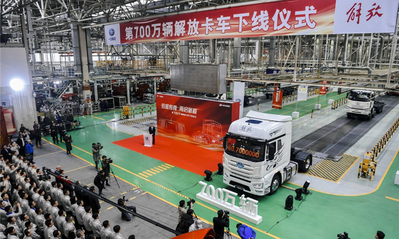 圖為11月30日，一汽解放為第700萬輛解放卡車舉行下線儀式。（新華社記者 許暢 攝）