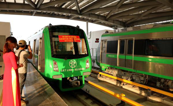 圖為9月20日在越南河內拍攝的輕軌試運行現場。（新華社記者 王迪 攝）