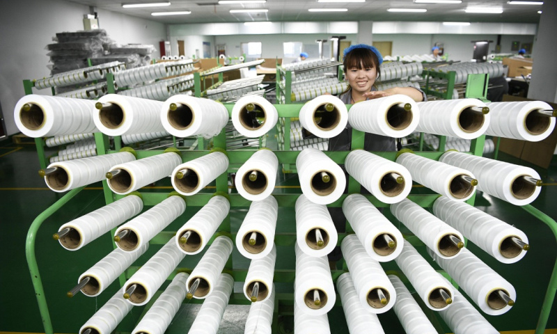 圖為8月3日，國能神華寧煤集團400萬噸煤制油項目深加工產品芳綸。（新華社記者 王鵬 攝）