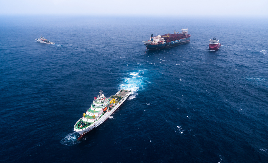 本次解脫及拖航涉及三艘限位船，一艘潛水輔助船和一艘工程支持船共同作業，難度高風險大，對于安全監管極為苛刻。（作者：李彥昭）