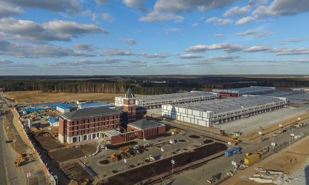 這是在白俄羅斯首都明斯克以東25公里處拍攝的中白工業園的資料照片。由中白兩國國家元首倡建的中白工業園，是兩國合作共建絲綢之路經濟帶的標志性工程。截至2017年底，該工業園已經吸引了來自中國、白俄羅斯、俄羅斯、美國、德國、奧地利和立陶宛的23家企業入駐，逐漸發展成為一個國際合作的良好平臺。新華社發