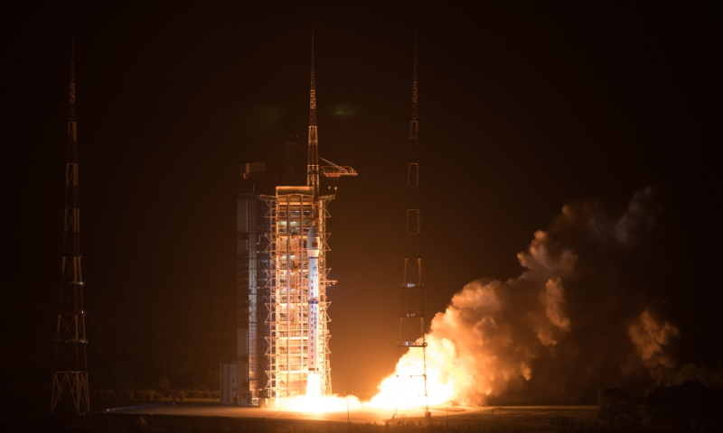 高分五號衛星是世界首顆實現對大氣和陸地綜合觀測的全譜段高光譜衛星，也是我國高分專項中一顆重要的科研衛星。它填補了國產衛星無法有效探測區域大氣污染氣體的空白，可滿足環境綜合監測等方面的迫切需求，是我國實現高光譜分辨率對地觀測能力的重要標志。（新華社記者 金立旺 攝）