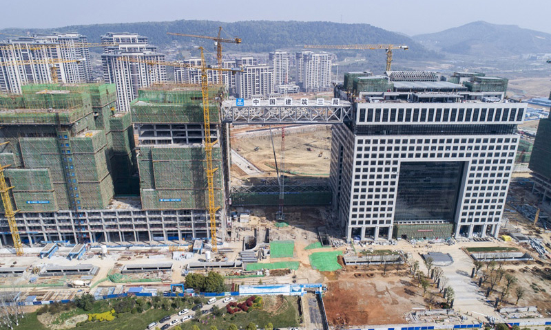 3月28日無人機航拍的提升完成的“空中生態綠廊”。（新華社記者 肖藝九 攝）