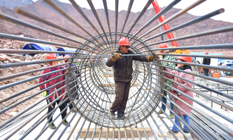 3月9日，國道214線昌都至邦達機場高等級公路一期工程開工建設，這是有“西藏東大門”之稱的昌都市首條開建的高等級公路，也是西藏動工建設的第8個高等級公路項目。（新華社記者 晉美多吉 攝）