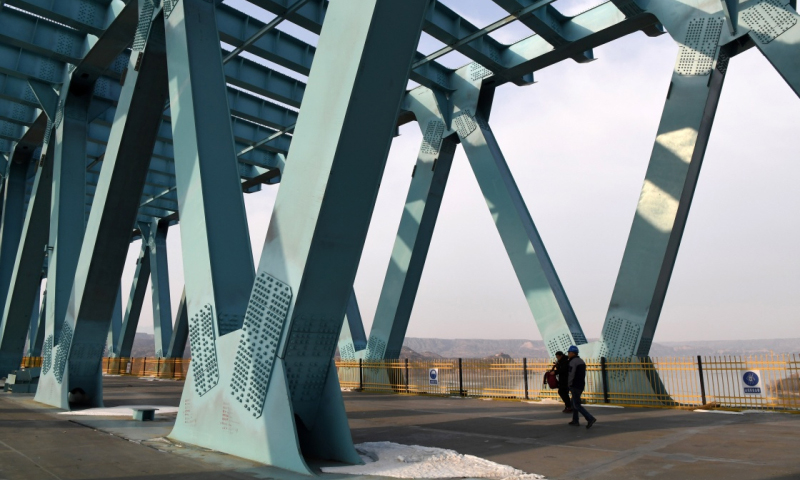 2018年1月30日拍攝的河南三門峽黃河公鐵兩用特大橋施工工地。（新華社記者 朱祥 攝）