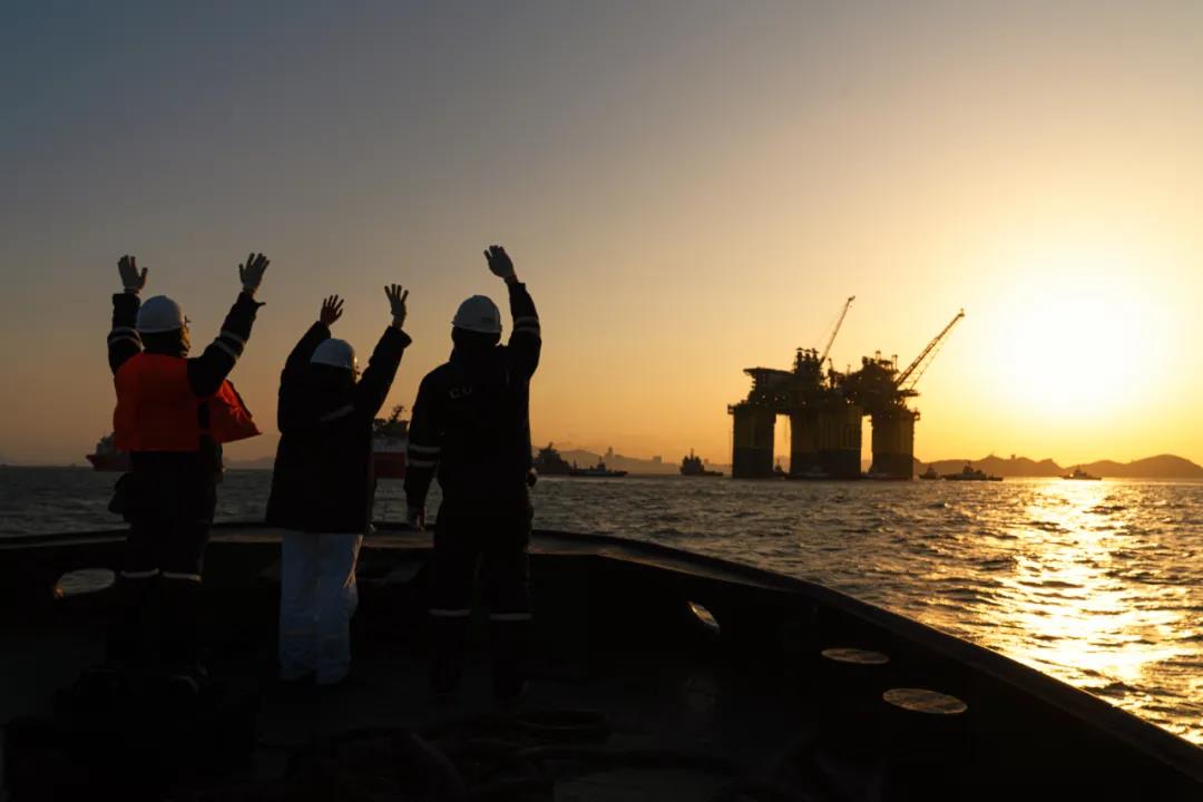 告別是為了更好的遇見，結束也是嶄新的開始。所有陵水人的祈盼與熱望、歡喜與憂愁，跨過從初秋到隆冬的無數個不眠之夜，隨著“深海一號”一同奔赴南海，奔向陵水17-2！