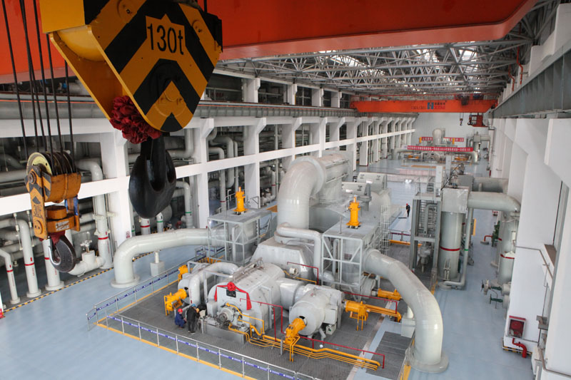 該項工程共完成新電改體制形勢下頂層優化設計專題、主機參數優化及造型專題、汽動給水泵選型及小汽機直排專題等設計優化專題42項，應用了百余項工程技術創新成果，里程碑節點任務全部實現“一次成功”，同步建設脫硫脫硝除渣設施，成為國內一流、技術先進、綠色環保的“高顏值”工程。圖為項目現場。