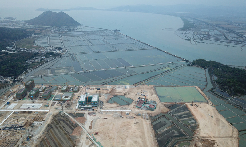 圖為2月8日，無人機拍攝的汕尾理工學院施工現場。（新華社記者 毛思倩 攝）