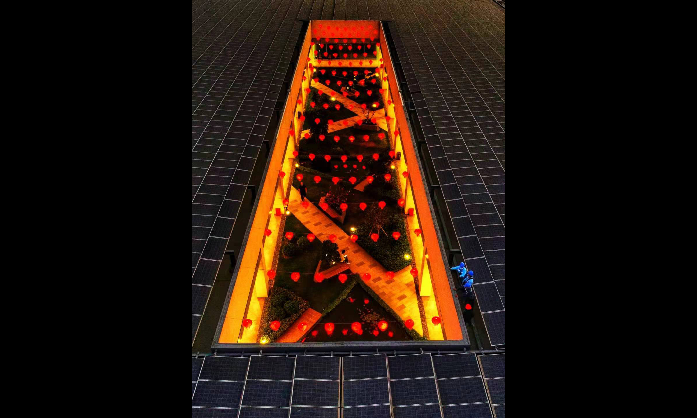 今年春節前，南方電網廣東中山供電局運維人員走進廣東中山悅辰電子實業公司開展光伏發電設備檢查服務。該公司是一家專業音響組件生產企業，自建了廠區光伏發電系統和儲能系統，在生產擴大的同時實現了用電能耗降低。