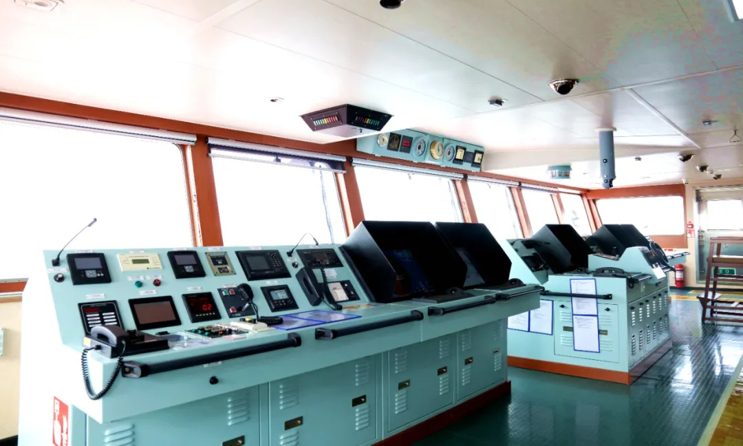 “遠福洋”號最大的亮點就是節能環保。其主機油耗較上一代超大型原油船降低3%以上，為船東大幅降低了運營成本；主機排放廢氣中的氮氧化物含量低于國際標準3.4克/千瓦時，有效降低了廢氣中酸性物質對自然環境的污染，環保性能優異；采用直艏設計的型線，改善了船舶在波浪中航行的性能，同時針對該型線和主機量身設計了大直徑螺旋槳和槳前節能導輪，進一步提升了船舶的節能指標。