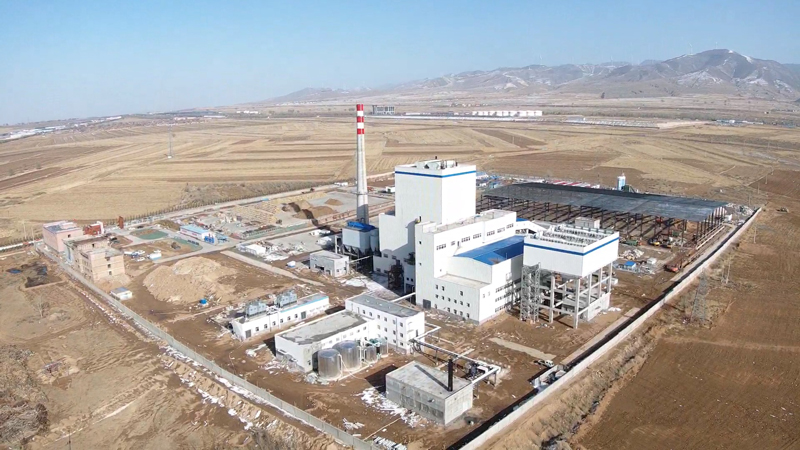 3月4日，春寒料峭，氣溫還在零下幾度的中國能建山西電建承建的五寨生物質發電項目現場，一線施工人員在“春節我在崗、項目過大年”之后再鼓干勁，快馬加鞭，迅速推進工程進度，確保機組順利并網發電。圖為項目全景。