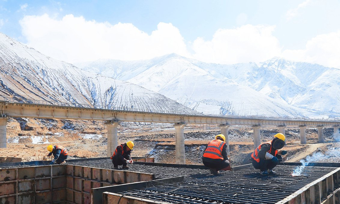 圖為中國中鐵雅葉高速項目施工現場。
