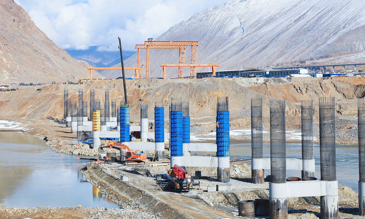 圖為中國中鐵雅葉高速項目施工現場。