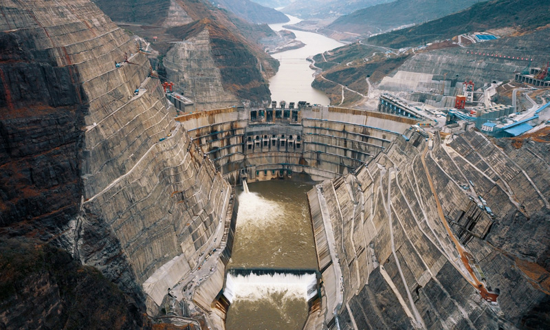 圖為4月8日拍攝的金沙江白鶴灘水電站。新華社發（閆科任 攝）