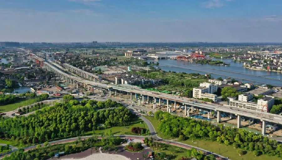 圖為近日，在浙江紹興，浙江火電承建的越東路智慧快速路工程現場全景圖。