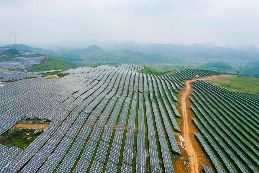 圖為近日，廣西院承建的富川龍灣光伏項目現場。