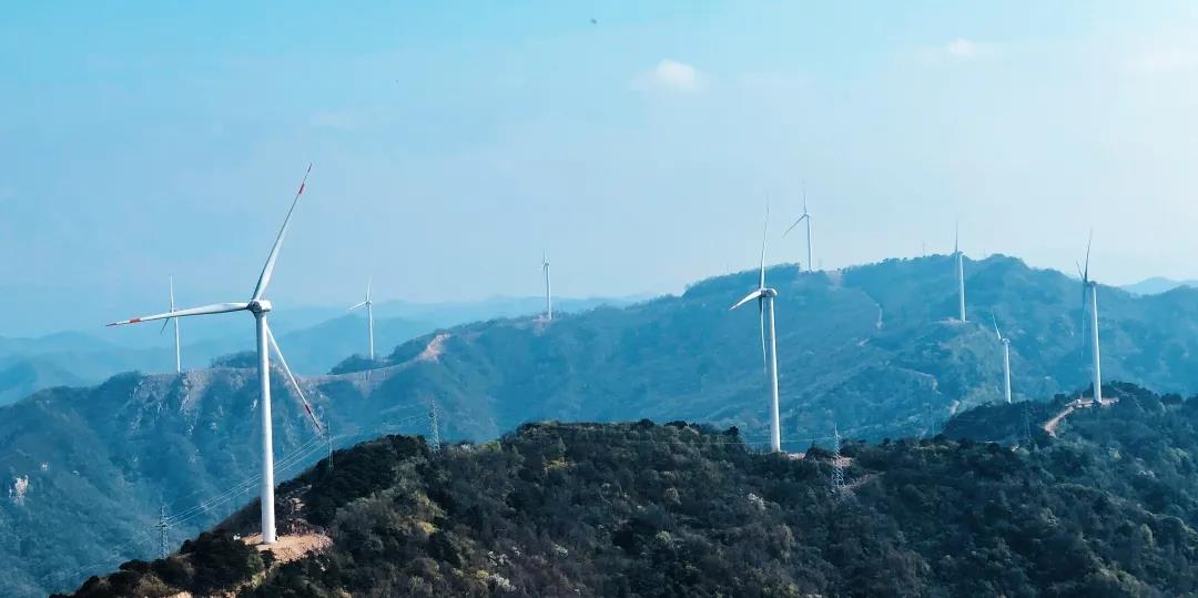 圖為近日，在山西運城，江蘇電建一公司承建的聞喜縣宏偉風力發電有限公司一期99兆瓦項目遠景。
