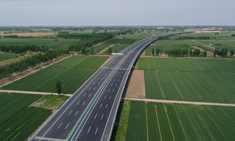 圖為5月10日拍攝的京德高速（一期工程）河北滄州段。（新華社記者 朱旭東 攝）