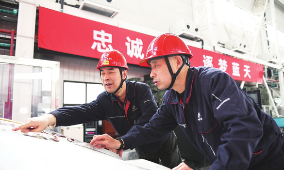 今年以來，航空工業強度所各項工作協同推進，以堅決完成重點型號研制年度任務為首要目標，優質完成和推進型號試驗任務，有力確保了型號研制進程。圖為生產現場。（李晨希 王軍朋 攝） 