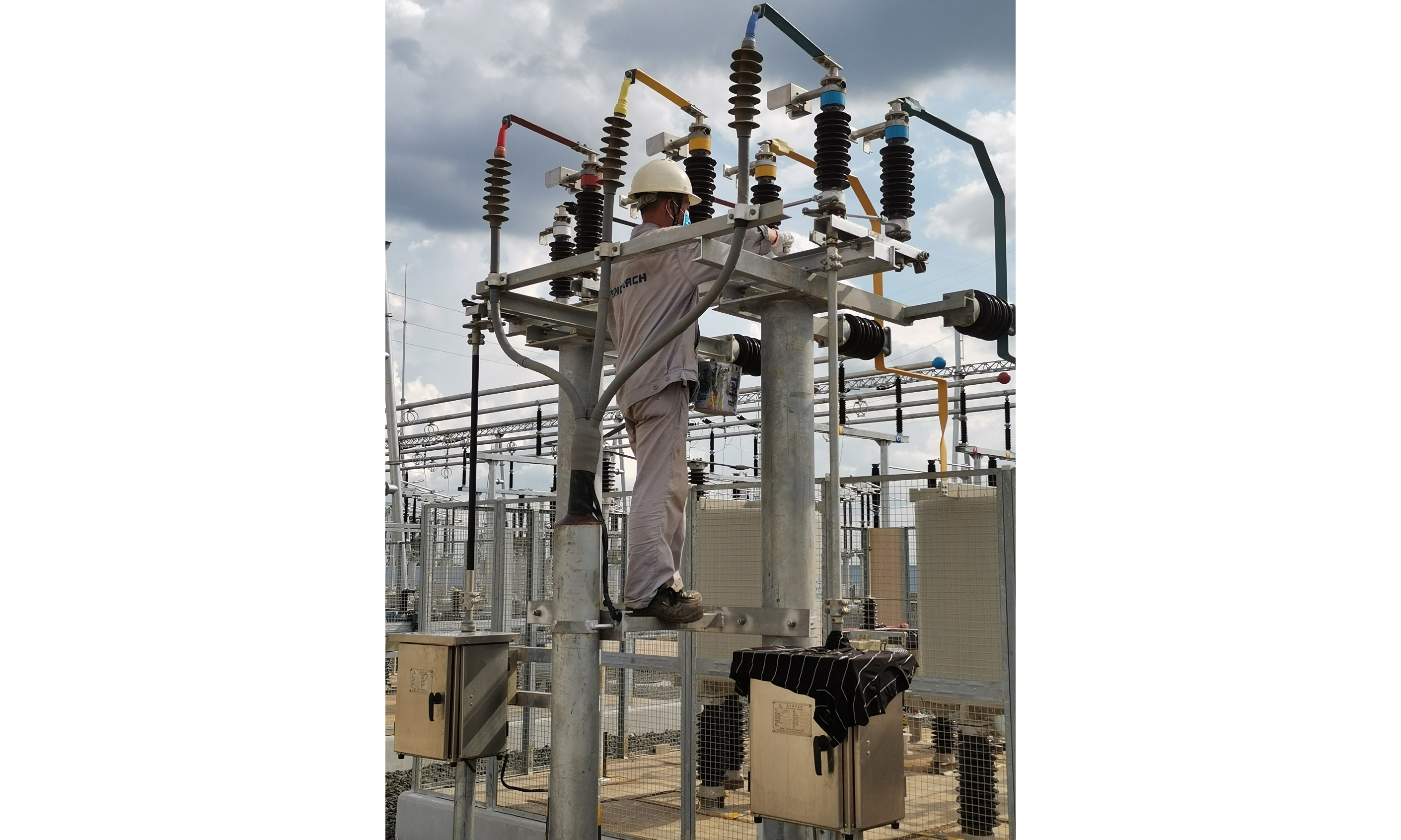 東環一期項目包括新建2個變電站（蒙多基里、臘塔納基里）和全長約275公里的輸電線路。建設工期36個月。