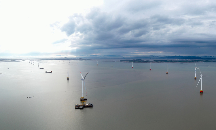 圖為5月28日拍攝的正在建設中的華電福清海壇海峽海上風電項目。（新華社記者 姜克紅 攝）