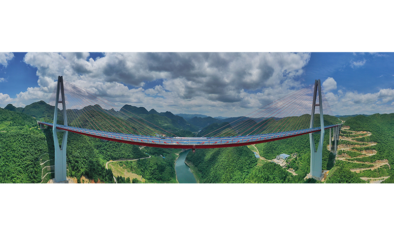 圖為6月26日，已經竣工的遵余高速湘江大橋。（新華社記者 劉續 攝）