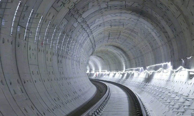 全線實現無縫線路焊接，為后續全線電通、聯調聯試、熱滑等關鍵節點提供了施工條件。