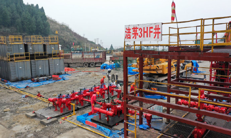 近日，中國石化江漢油田涪陵頁巖氣田涪茅3HF井試獲9.27萬立方米/天的高產工業氣流，展示了涪陵頁巖氣田茅口組新層系良好的開發前景。