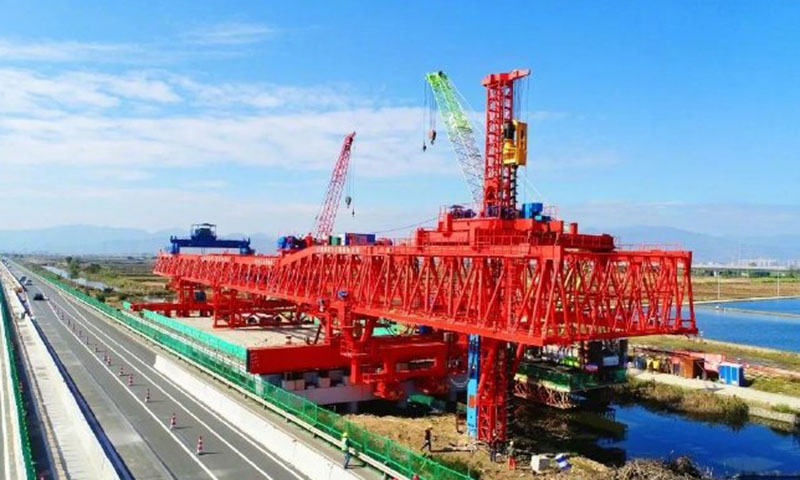 1月18日，世界首臺樁梁一體架橋機“共工號”在武漢研制成功。