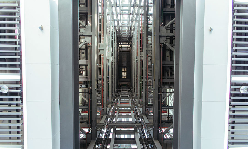 車庫建筑高度45.7米，車位數85個，其中，68個為機械車位，17個為地面車位。項目運營后整體土地利用率提高5倍，場站調度效率提高45%，綜合運維成本減低60%。