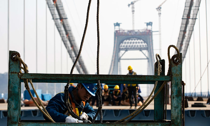 屆時，重慶中心城區南北向交通壓力將得到有效緩解，重慶市兩江新區至南岸區的通行時間將由40分鐘縮短為10分鐘，“成渝雙城經濟圈”建設再添重要基礎設施保障。