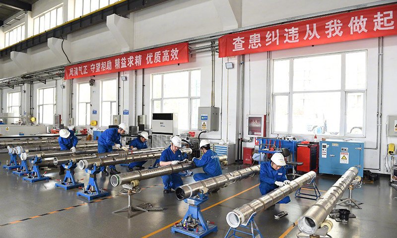 4月20日，我國自主研發的首條旋轉導向鉆井與隨鉆測井“璇璣”系統智能化生產線正式建成投產。