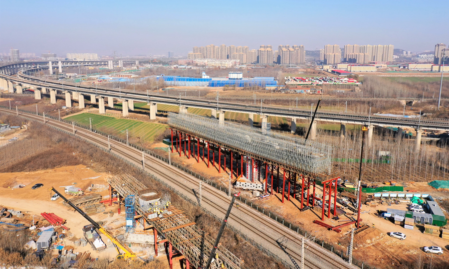 濟鄭高鐵支架體系施工現場。