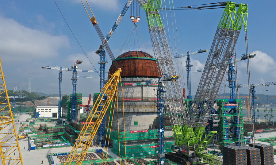 作為我國核電走向世界的“國家名片”，“華龍一號”是中核集團加快實現高水平科技自立自強和落實國家“雙碳”戰略的重要成果，是當前核電市場上接受度最高的三代核電機型之一，滿足國際最高安全標準，完全具備批量化建設能力，已成為中國為世界貢獻的三代核電優選方案。目前，“華龍一號”在全球已有4臺機組商運，批量化工程建設穩步推進。方煌琪 攝