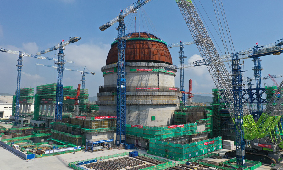 據悉，每臺“華龍一號”核電機組每年發電超100億度，能夠滿足中等發達國家100萬人口的年度生產和生活用電需求；同時相當于每年減少標準煤消耗312萬噸、減少二氧化碳排放816萬噸，相當于植樹造林7000多萬棵。方煌琪 攝