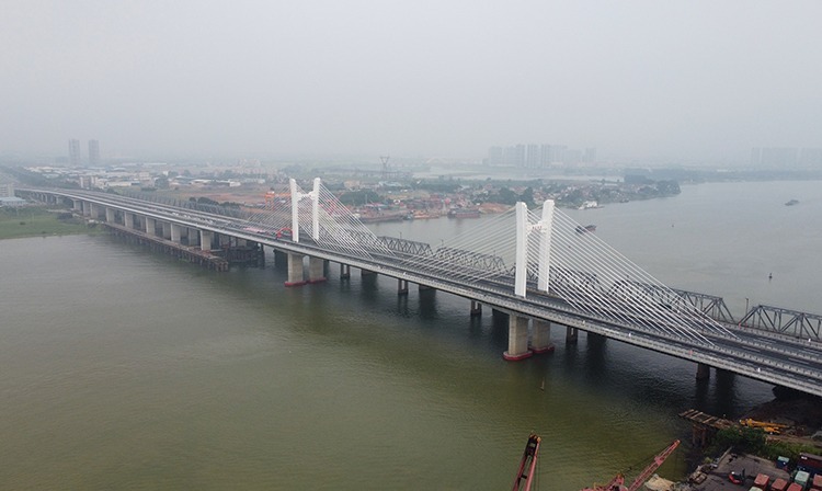 作為連接肇慶市和佛山市的重要交通基礎設施，馬房特大橋的建成通車將有助于加快粵港澳大灣區城市互聯互通、融合升級。