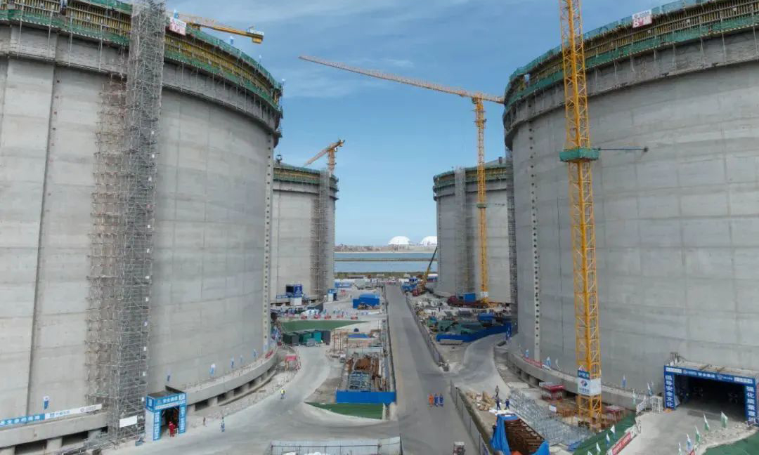 9號罐承臺用時37天完成混凝土澆筑，10號罐承臺用時40天完成混凝土澆筑，共計縮短了約30天工期，為順利按節點完成升頂任務打下堅實基礎。