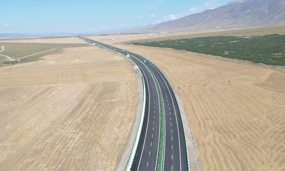 扁門高速是溝通甘肅省河西走廊地區、青海省東部地區、甘肅省甘南藏族自治州與成渝經濟區大通道的重要組成部分，是青海省重要的出省大通道。其建成通車將有力推進西部大開發形成新格局，為打造生態文明高地和推動沿線經濟高質量發展，發揮交通運輸支撐引領作用。