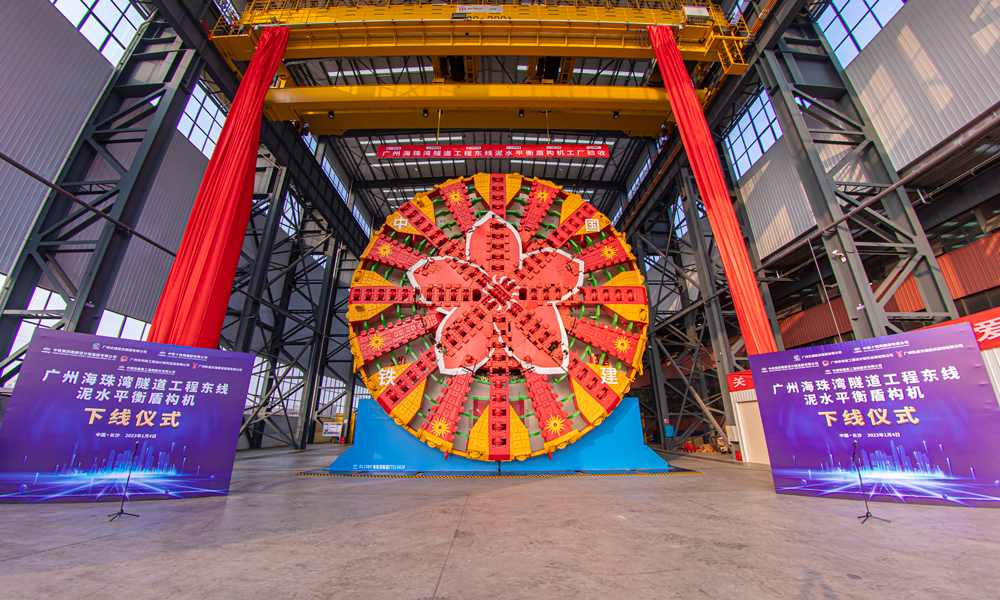 據了解，海珠灣隧道工程計劃2024年底建成通車，屆時，廣州市中心城區至廣州南站車程將縮短至15分鐘，對推動廣州國際綜合交通樞紐建設和粵港澳大灣區互聯互通具有重要意義。