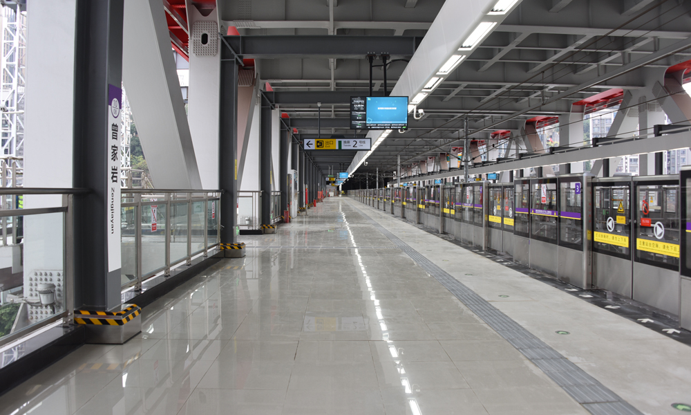 重慶軌道交通10號線二期建成后，與一期工程貫通運營，形成串聯兩江新區、渝北區、江北區、渝中區、南岸區的南北骨干道路，能有效分流重慶軌道交通3號線南北向客流，進一步緩解江北、南岸與渝中半島之間的跨江交通壓力，對完善城市軌道交通線網格局，改善主城區交通環境具有重要作用。