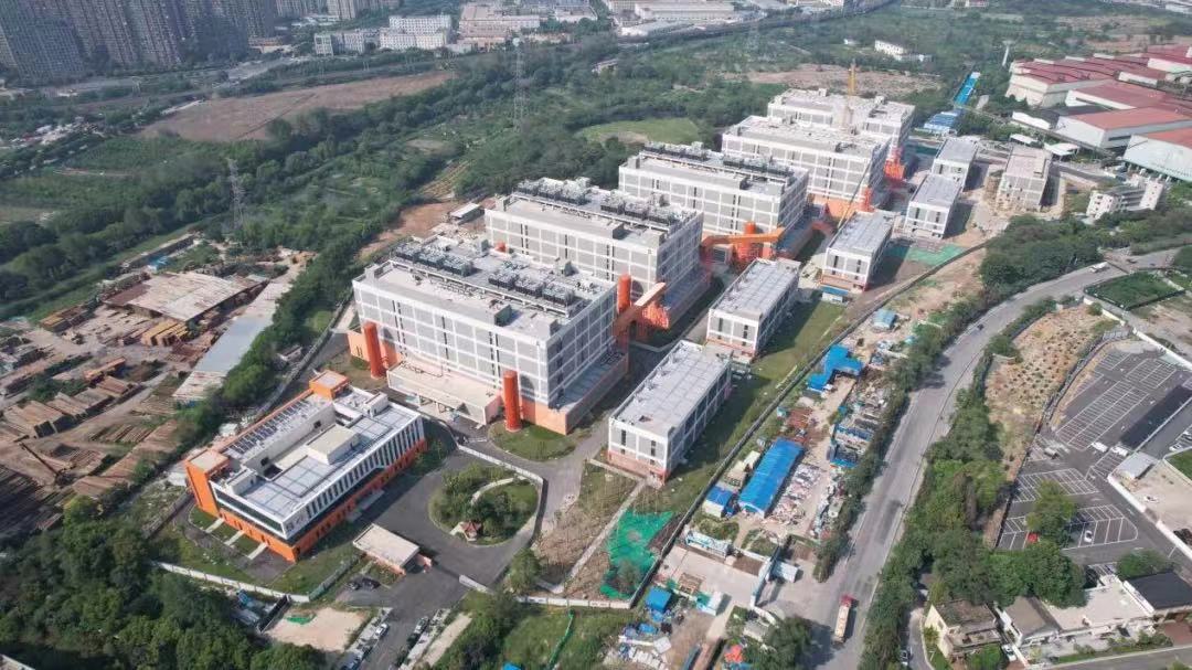 圖為浙江云計算數據中心項目一期二標段工程。該項目位于浙江省杭州市拱墅區，總建筑面積14.4萬平方米，是浙江省數字新基建重大標志性項目，建成運行后將為浙江全省乃至全國的金融、物流、云計算大數據、智慧城市等行業提供算力保證，成為未來國內最節能的數據中心和全國單元區計算能力最大的項目之一。