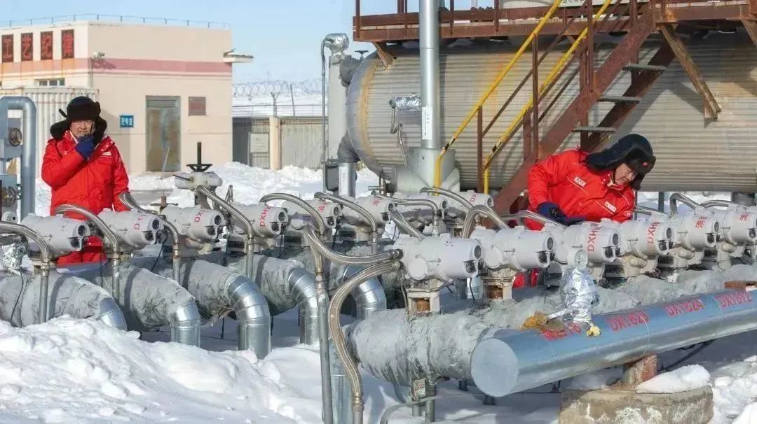 近日，新疆油田克服嚴寒天氣不利影響，精益組織管理，力促新年開發水平邁上新臺階。截至1月末，新疆油田生產原油127.1萬噸，同比增加7.1萬噸。徐志遠 攝