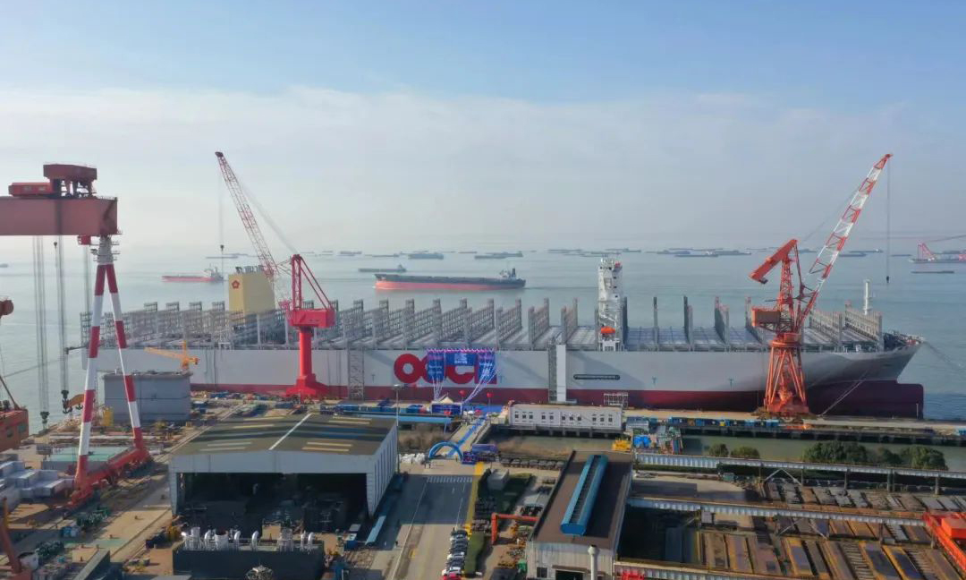 “東方西班牙”輪船身總長399.99米，型寬61.3米，載箱量達24188個標準箱。該船不僅是中遠海控旗下第一艘運力突破24000TEU的集裝箱船，也是目前世界上載運量最大的集裝箱船之一。該船已獲得美國船級社（ABS）頒發的三項“智能船舶”認證，表明中遠海控在船上應用的最新智能技術和大數據收集系統，能有效地優化船舶運營、提升燃油效率、加強船體結構健康監測并長遠地保障航行安全。