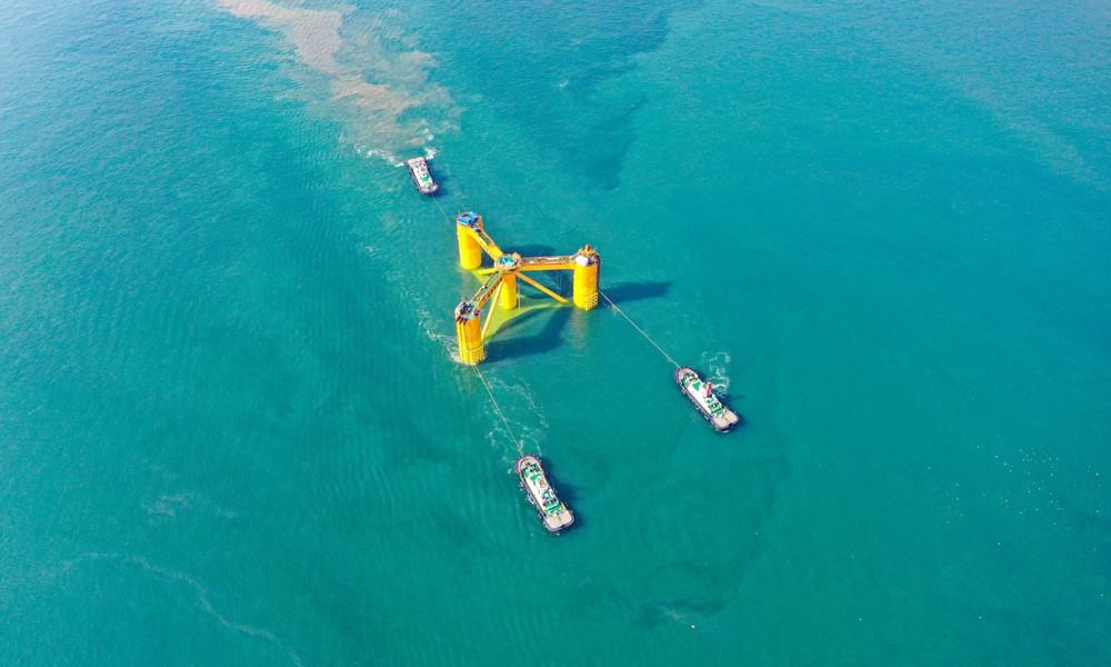 “海油觀瀾號”是目前世界上最深最遠，同時也是全球首個給海上油氣田供電、海域環境最惡劣的半潛式深遠海風電平臺，在單位兆瓦投資、單位兆瓦用鋼量、單臺浮式風機容量等多個指標上，處于國際先進水平。