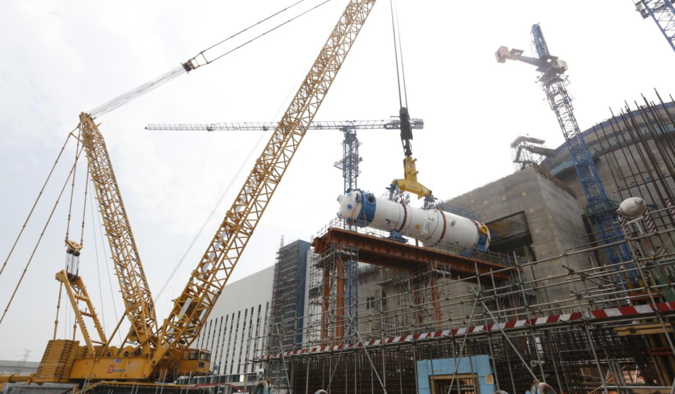 2020年5月30日，防城港核電站3號機組首臺主設備蒸汽發生器引入就位完成。