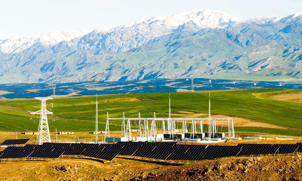 中國綠發新疆中綠電尼勒克400萬千瓦風電光伏項目位于新疆伊犁哈薩克自治州尼勒克縣，總裝機容量達400萬千瓦，全部建成投運后，可節約原煤229.43萬噸，減少二氧化碳排放量626.60萬噸。