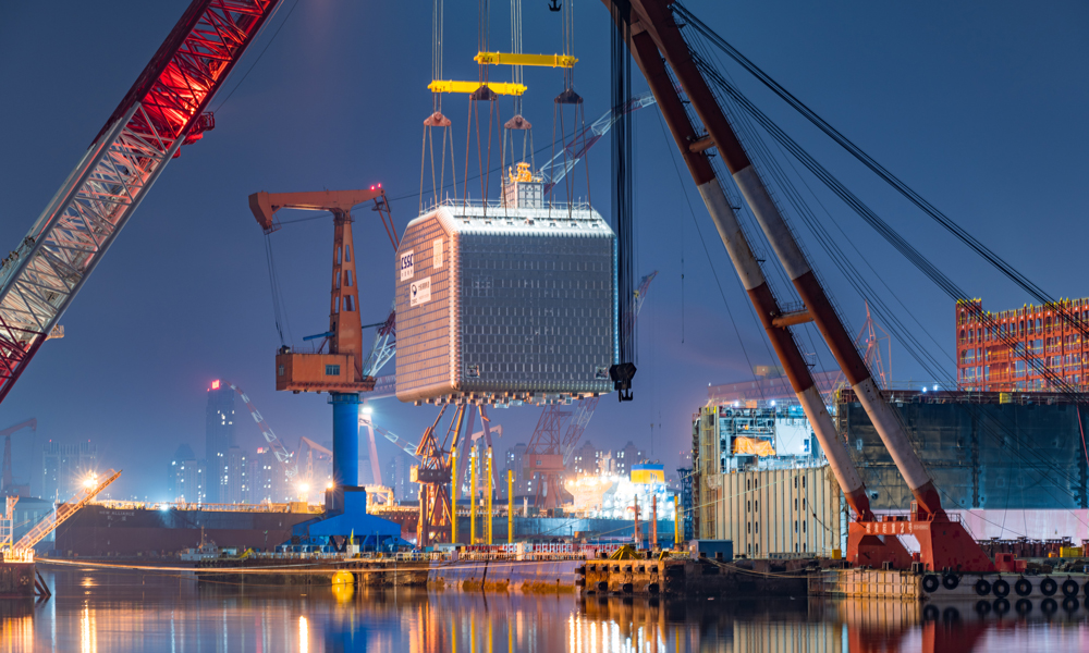 該B型艙重量約為1150噸，長22米、寬29.24米、高28.55米，艙容為13000立方米，單艙世界最大。常江 攝