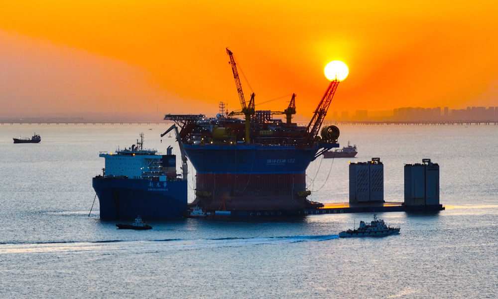 “海葵一號”集原油生產、存儲、外輸等功能于一體，包括船體和上部功能模塊兩部分，最大儲油量達6萬噸，是世界上首個集成海洋一體化監測系統、數據集成平臺、機械設備健康管理系統等多系統的“數智化”圓筒型FPSO。投產后，“海葵一號”日處理原油量可達5600噸，為我國深水油氣田高效開發提供全新方案。