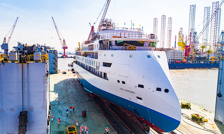 該系列型船按照最新的極地參數標準打造，達到了安全級別以及環境保護要求，無論是航行于高緯度地區還是橫跨地球，都能暢行無阻，在高端細分市場具有獨特的商業前景。圖為2019年3月12日，招商極地探險郵輪1號船（CMHI-196-1）舉行下水儀式。